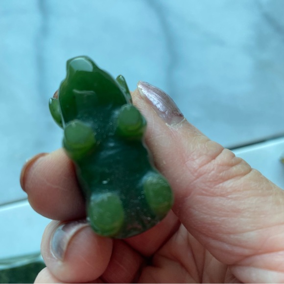 BC Jade Figurines of 2 Pigs on a small piece of Jade - Picture 8 of 8